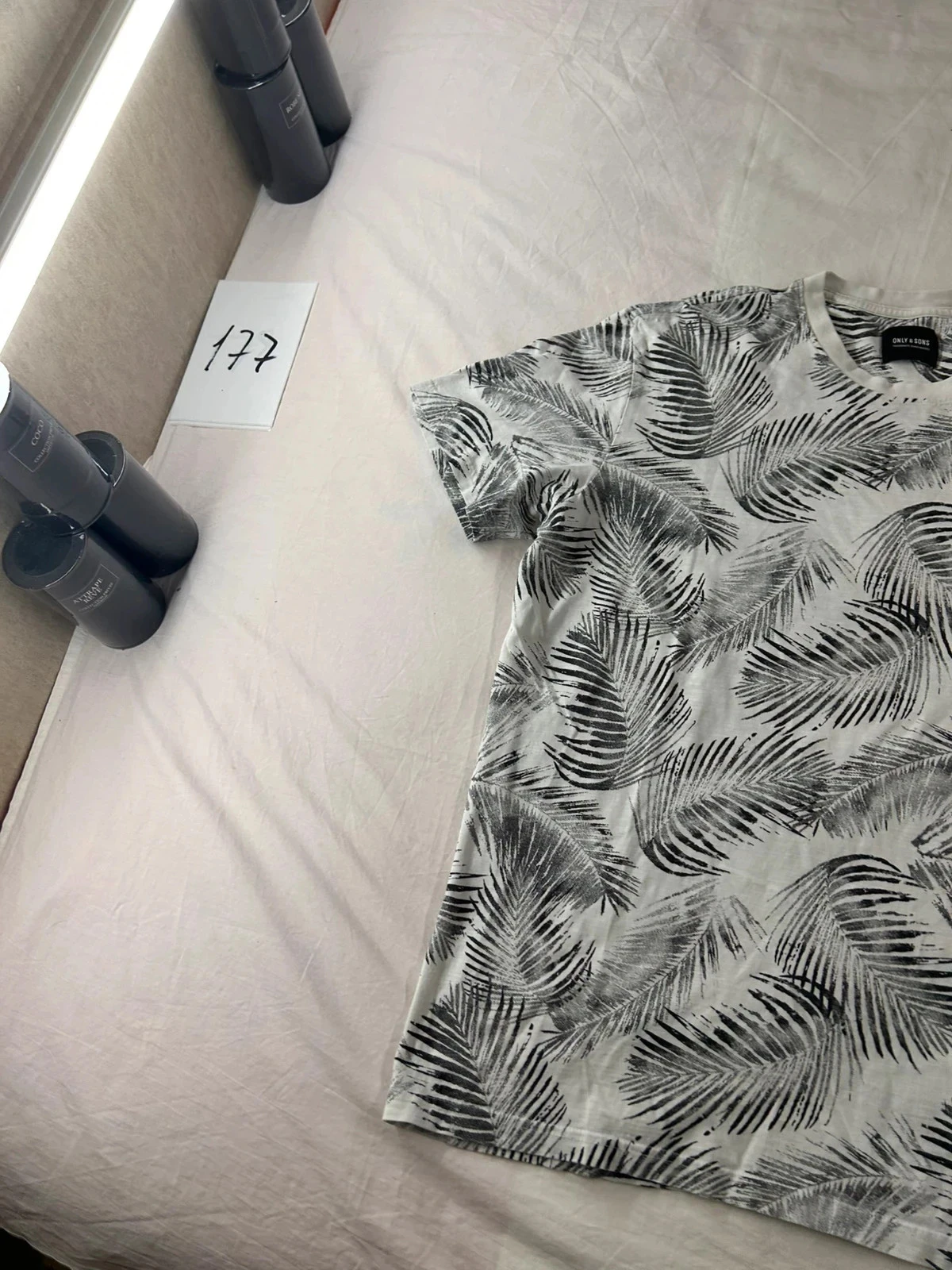 Camiseta blanca con estampado ONLY & SONS – photo 3